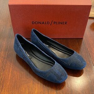 Donald Pliner Blue Suede Ballet Flats Loafers Crystal Embellishment Size 6